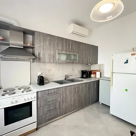 Kamares House *